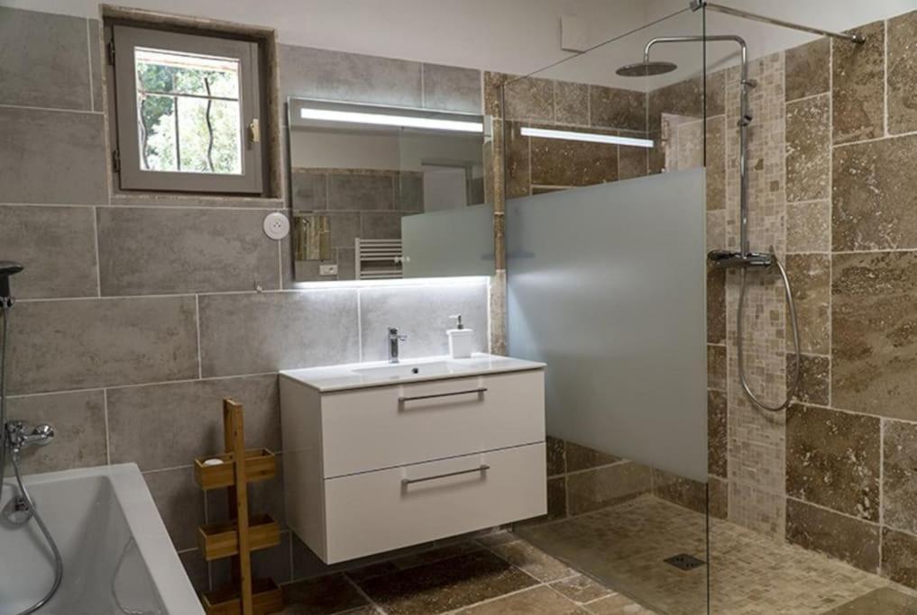 Charmant Rez De Villa Climatise Renove, 90M2 Avec Parking Cassis Exterior photo